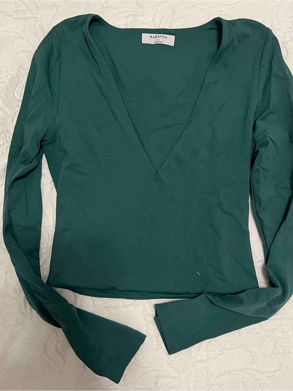 Babaton by Aritzia Deep Green V-Neck Long Sleeve Cropped Top, size Small